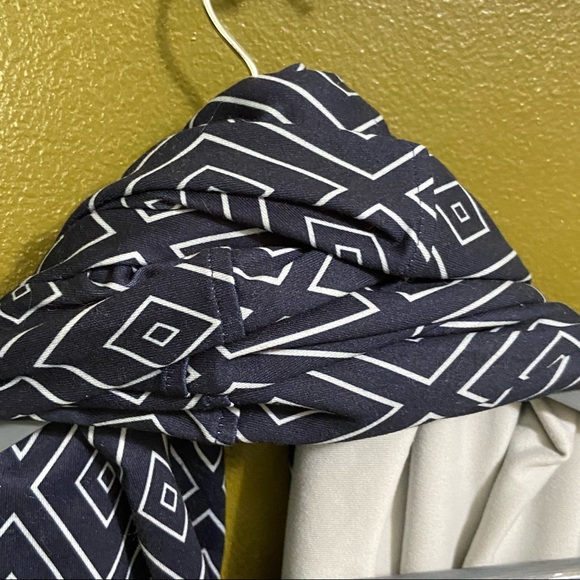 Under Armour Reversible Infinity Scarf - Picture 9 of 9